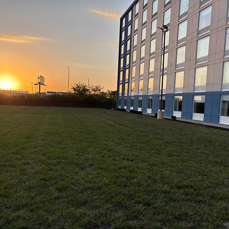 Delta Hotels By Marriott Indianapolis Airport Exterior photo