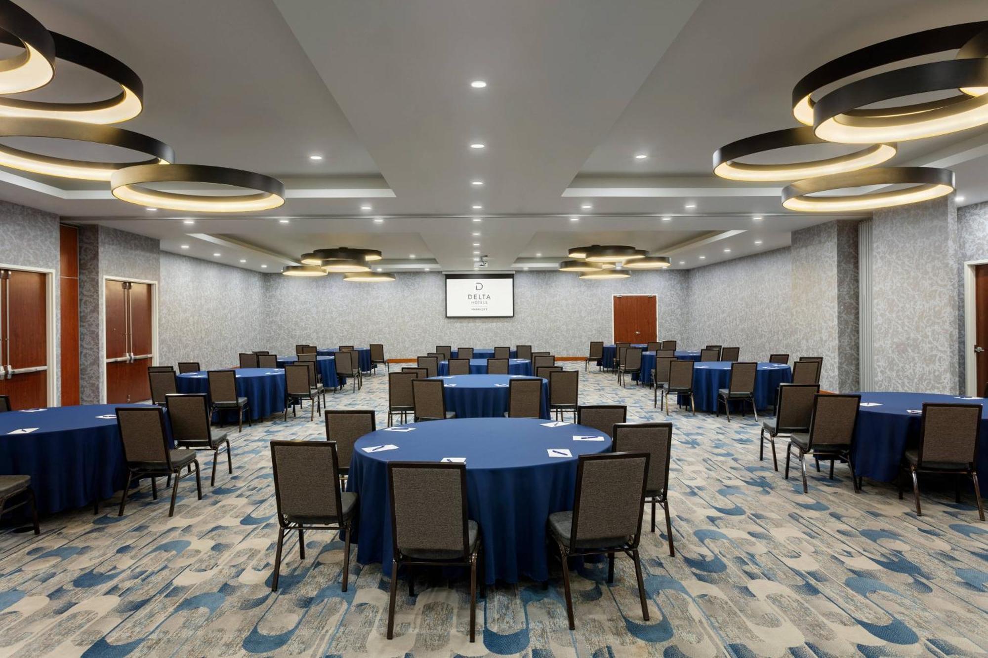 Delta Hotels By Marriott Indianapolis Airport Exterior photo