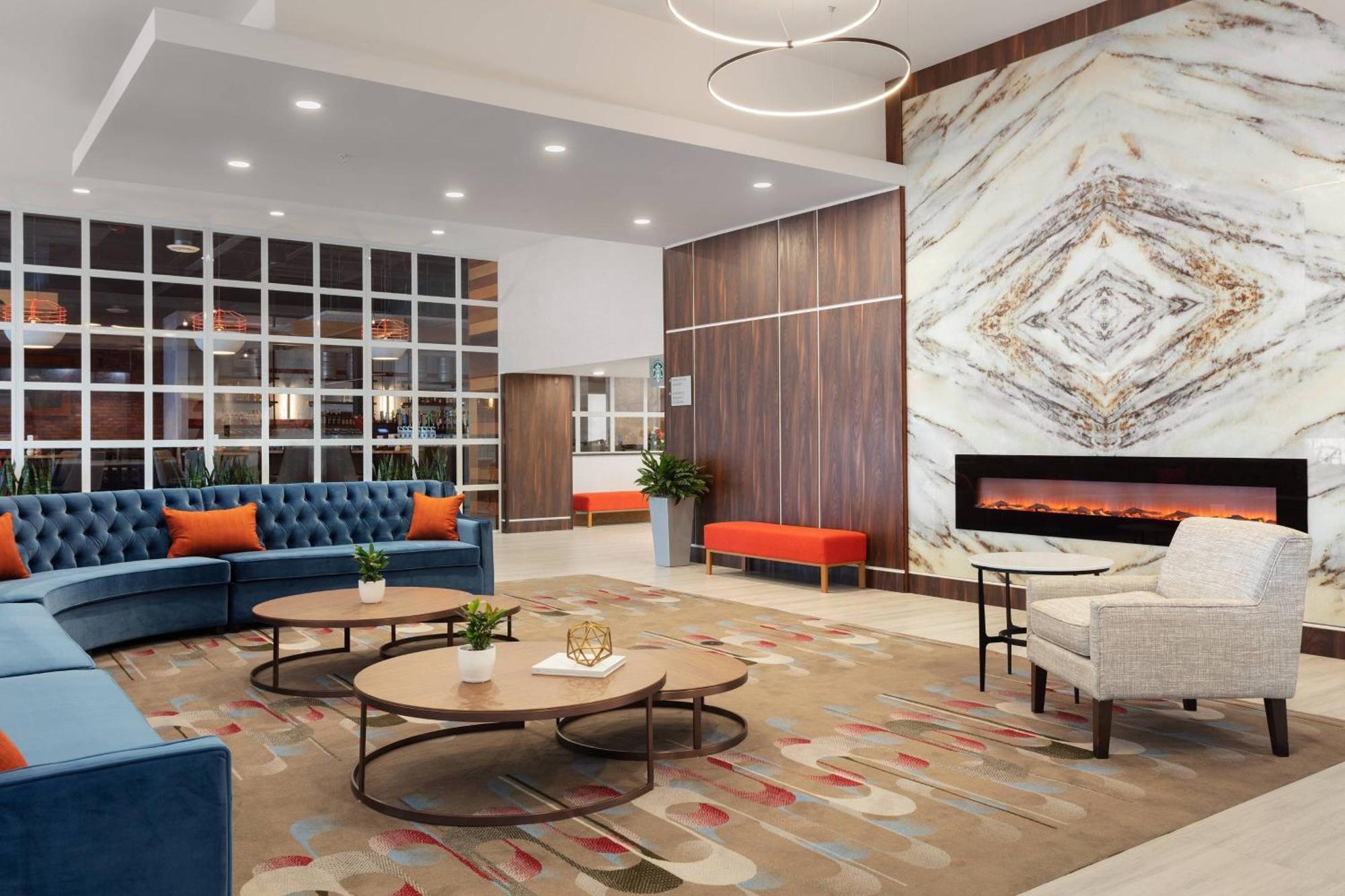 Delta Hotels By Marriott Indianapolis Airport Exterior photo